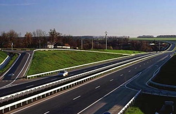 Дорожники готовят к открытию 15 реконструированных километров трассы возле Торжка