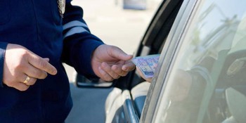 Областной суд Омской области распорядился о 6 годах строгого режима заключения для автоинспекторов-взяточников